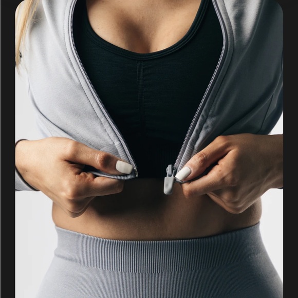 Alphalete amplify jacket - Picture 12 of 16